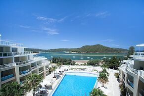 BASE Holidays - Ettalong Beach Premium Apartments