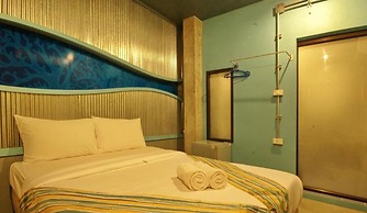 Seabox Khaolak Hostel