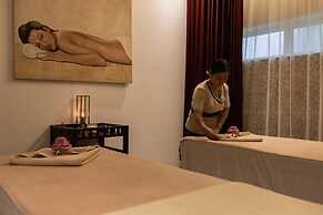 Lynnaya Urban River Resort