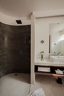 Lynnaya Urban River Resort