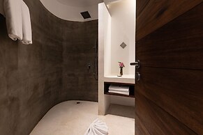 Lynnaya Urban River Resort