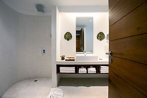 Lynnaya Urban River Resort