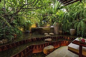 Lynnaya Urban River Resort