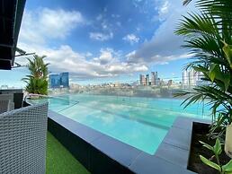 Jade Hotel & Suites