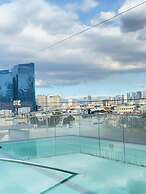 Jade Hotel & Suites