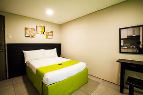 Jade Hotel & Suites