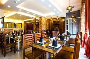 Jade Hotel & Suites