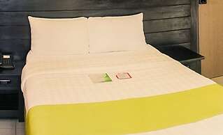 Jade Hotel & Suites