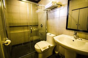 Jade Hotel & Suites