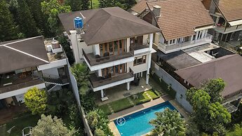 Morning Glory Mountain View 4BR Villa with Pool