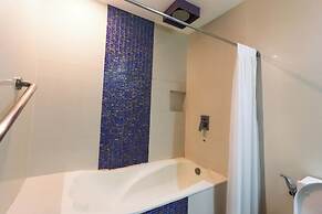 Hotel DreamWorld North EDSA