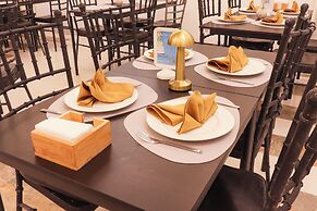 Hotel DreamWorld North EDSA