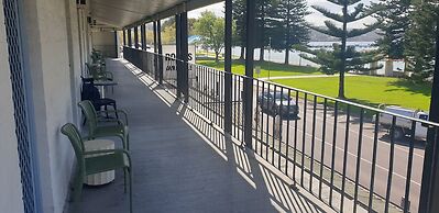 Grand Tasman Hotel