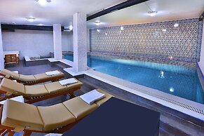 White Monarch Hotel