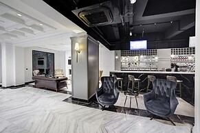White Monarch Hotel