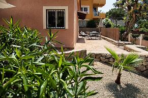 Naika Studios & Apartments