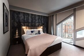 Montcalm East, Autograph Collection