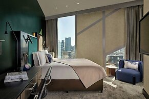 Montcalm East, Autograph Collection