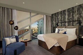 Montcalm East, Autograph Collection