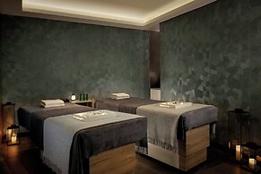 Montcalm East, Autograph Collection