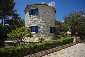 Mathraki Resort