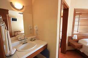 Alcazar Suites