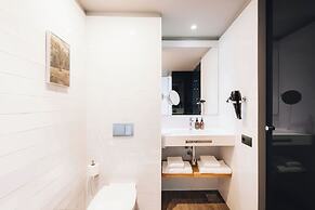 Uma House by Yurbban Trafalgar