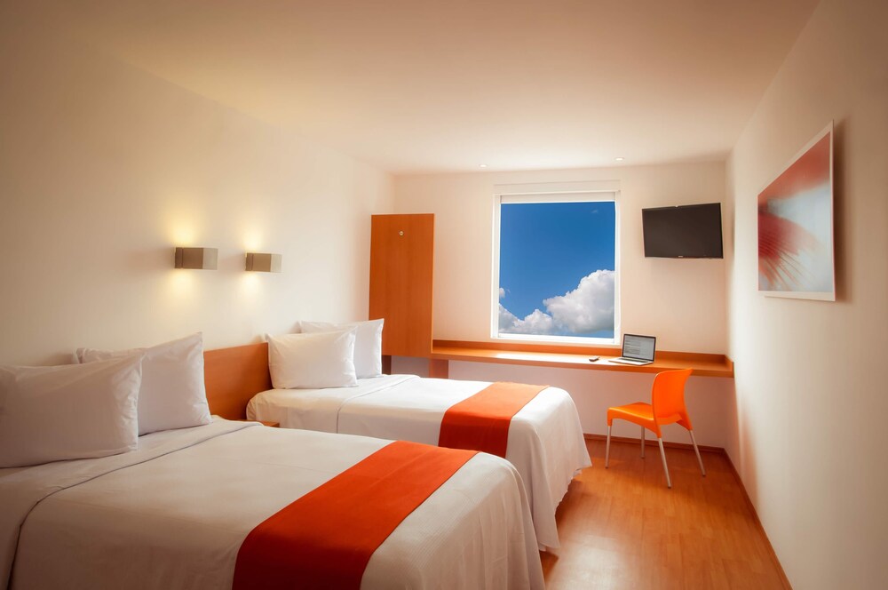 One Monclova Hotel