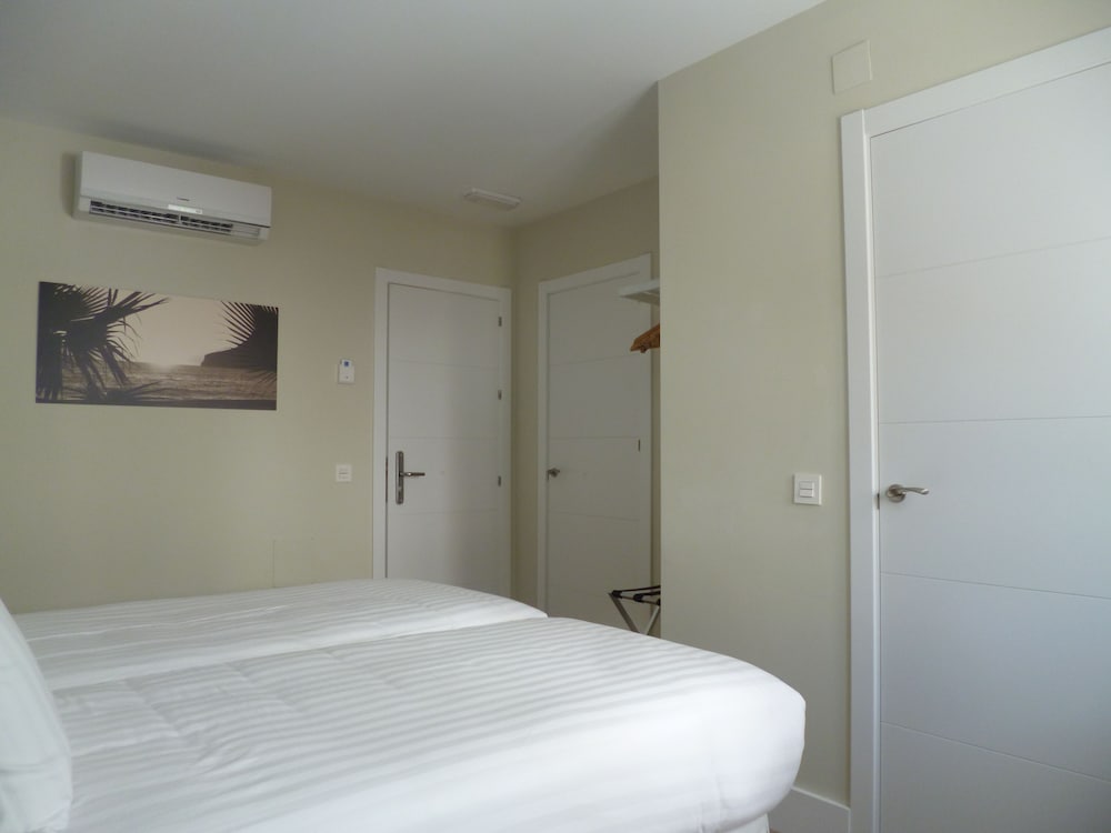 H.Boutique la Caleta bay