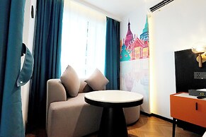L-Seven Hotel