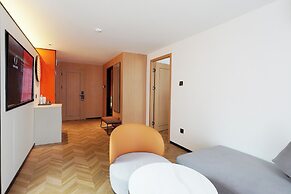 L-Seven Hotel