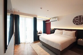 L-Seven Hotel