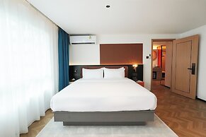L-Seven Hotel