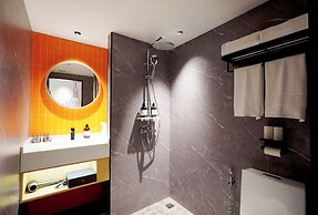 L-Seven Hotel