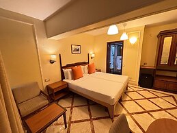 Hiltop Hotel