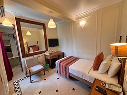 Hiltop Hotel