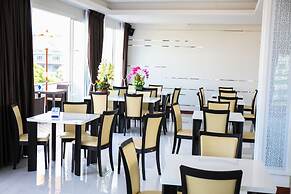 Hua Hin White Villa