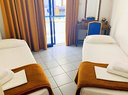 Kassavetis Center - Hotel Studios & Apartments