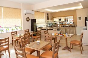 Kronos Hotel
