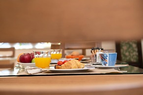 Kronos Hotel
