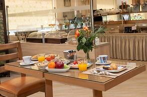 Kronos Hotel