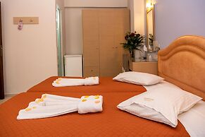Kronos Hotel