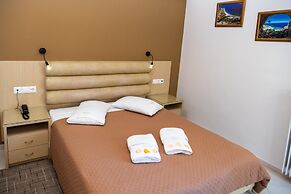 Kronos Hotel