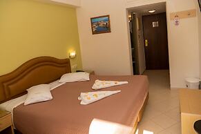Kronos Hotel