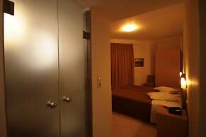 Kronos Hotel