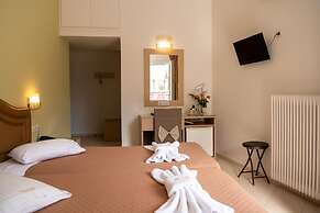 Kronos Hotel