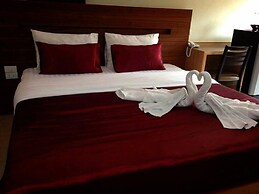 Amnauysuk Hotel