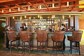 Vintage Luxury Yacht Hotel