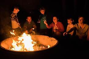 Capricorn Caves - Caravan Park