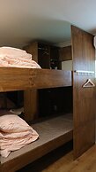 Zzzip Guest House - Hostel